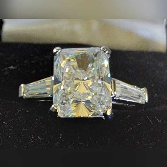 Sterling Silver Cubic Zirconia Ring Size 6 - Picture 5 of 15